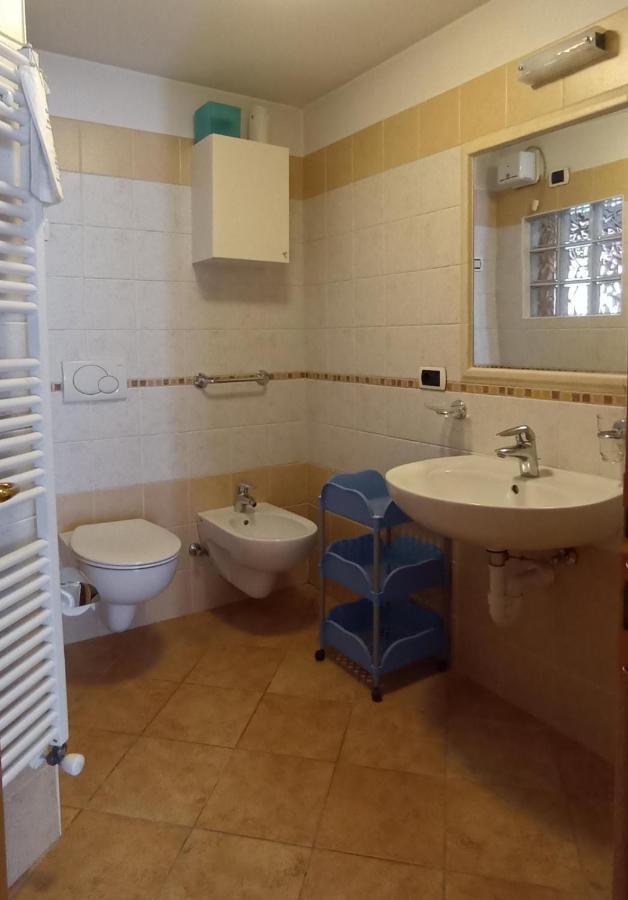 Garni Delia Hotell Livigno Exteriör bild