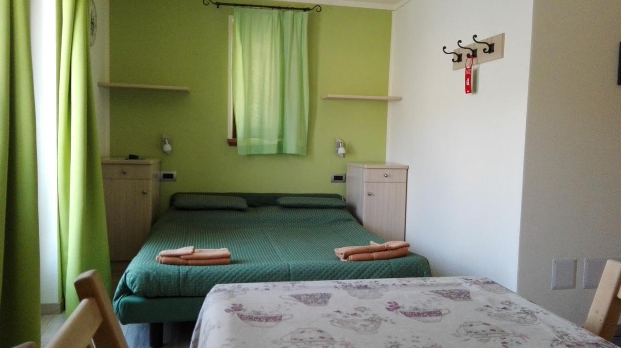 Garni Delia Hotell Livigno Exteriör bild