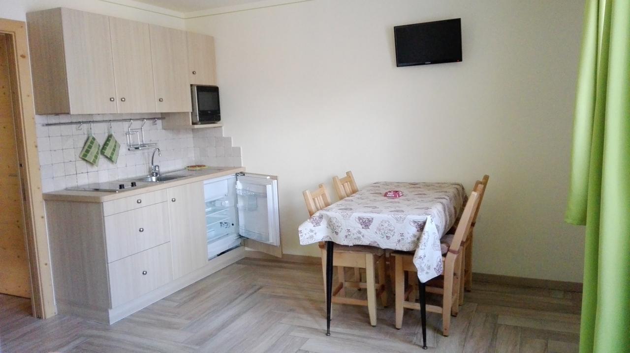 Garni Delia Hotell Livigno Exteriör bild