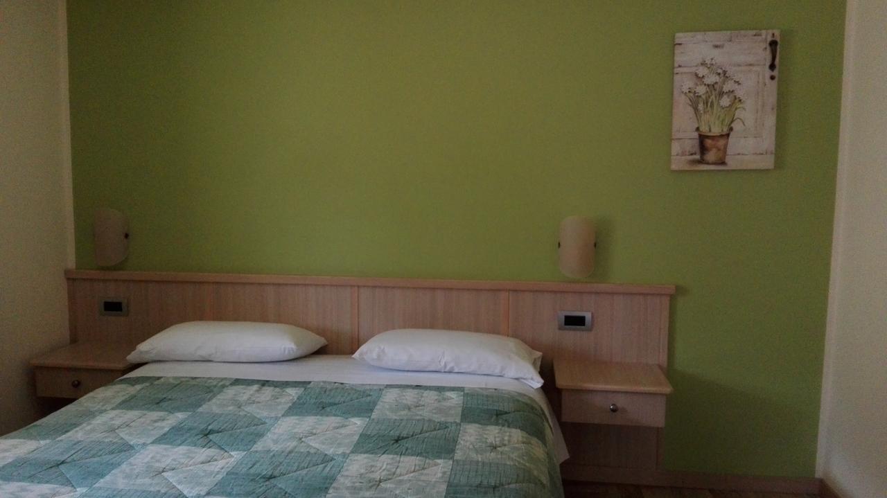 Garni Delia Hotell Livigno Exteriör bild