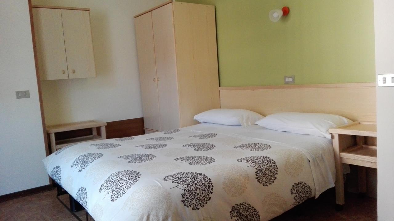 Garni Delia Hotell Livigno Exteriör bild