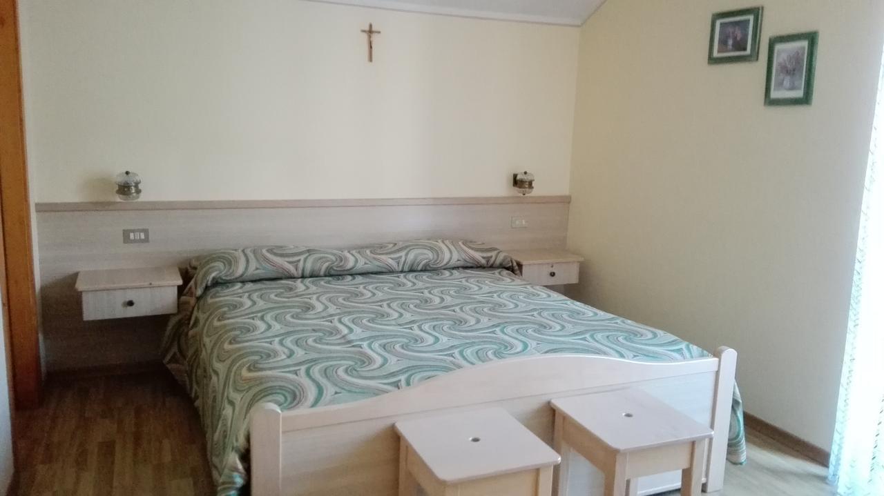Garni Delia Hotell Livigno Exteriör bild