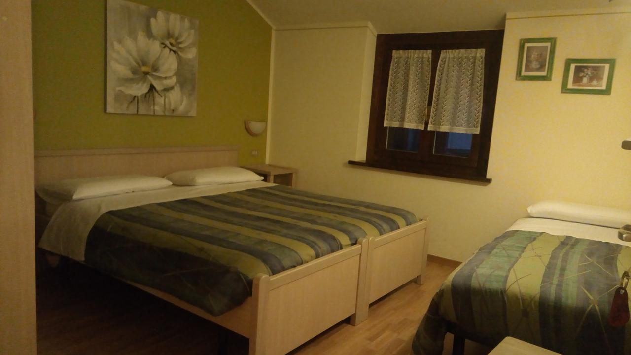 Garni Delia Hotell Livigno Exteriör bild