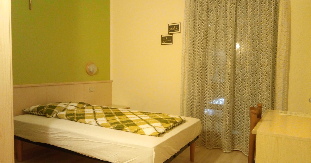 Garni Delia Hotell Livigno Exteriör bild