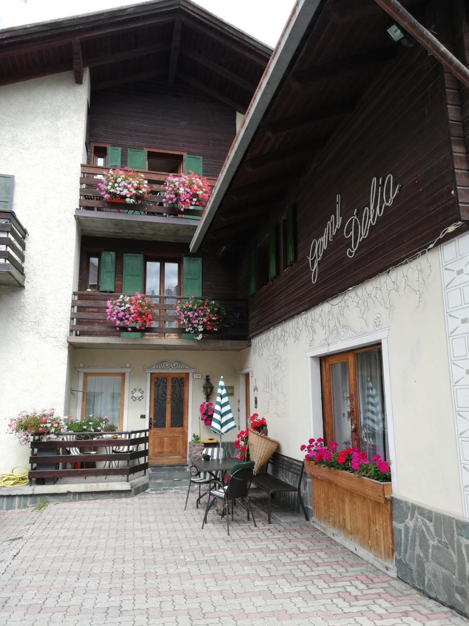 Garni Delia Hotell Livigno Exteriör bild