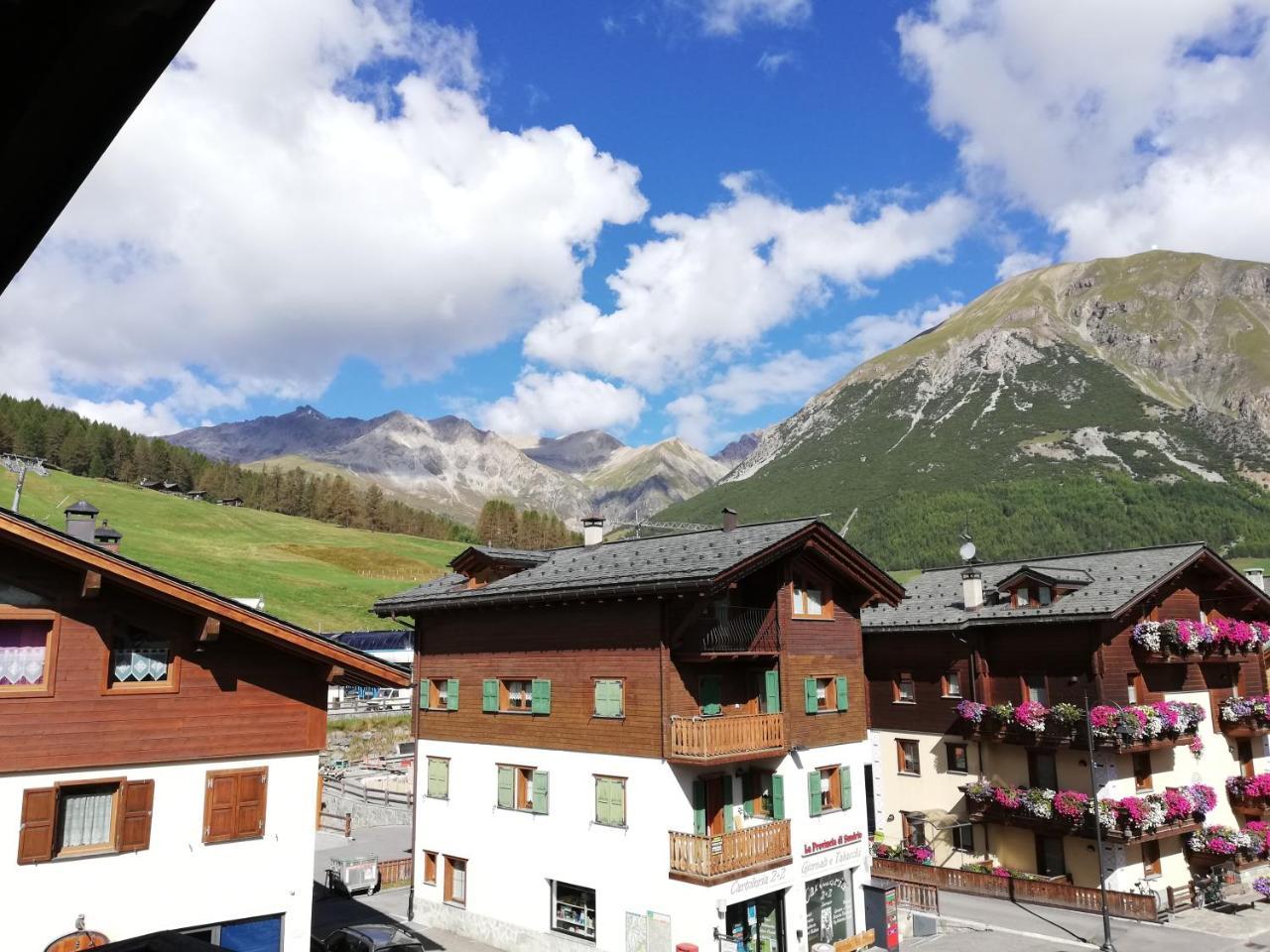 Garni Delia Hotell Livigno Exteriör bild